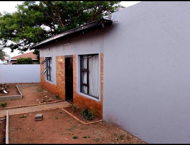 2 BEDROOM PROPERTY TO RENT IN NEWLANDS